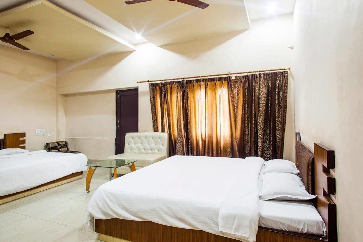 Hotel Sobhraj Ajmer Esterno foto