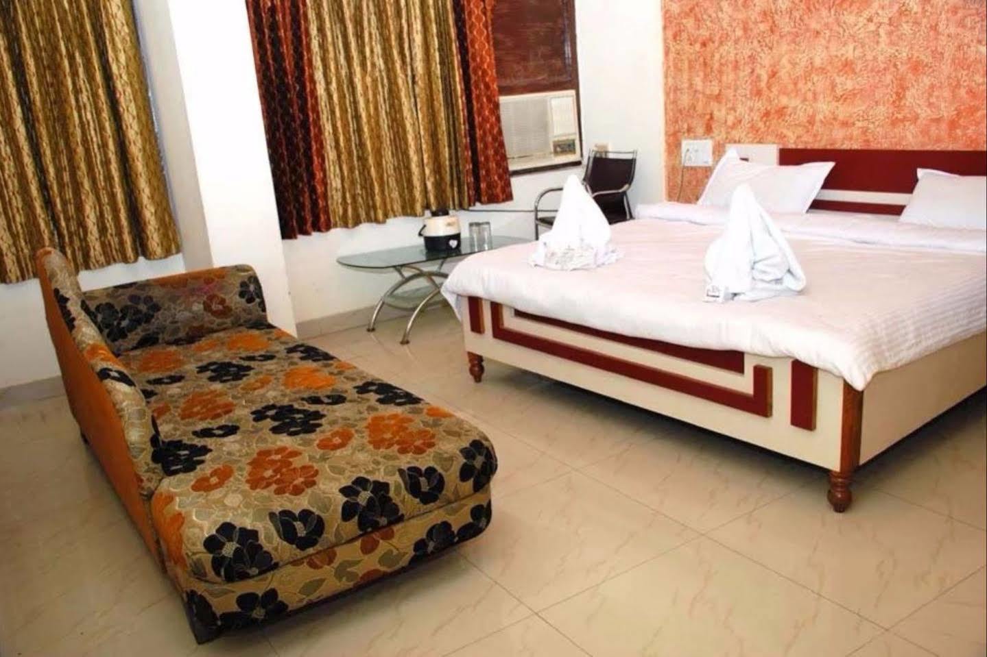 Hotel Sobhraj Ajmer Esterno foto